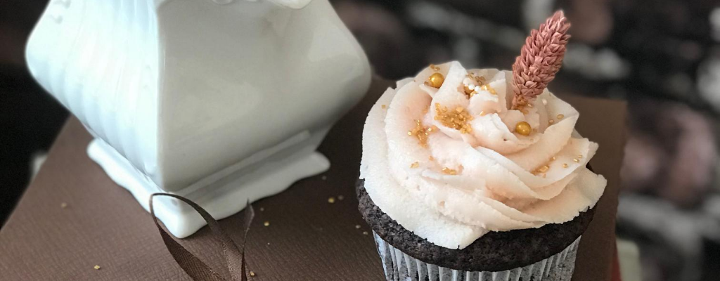 Oddly Satisfying Moment: Relaxing Cupcake Decorating