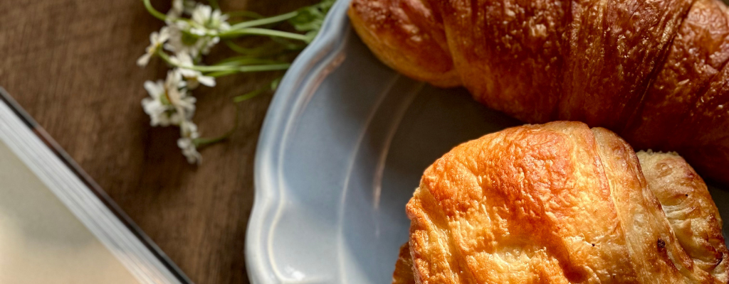 How to heat a croissant on your car dashboard