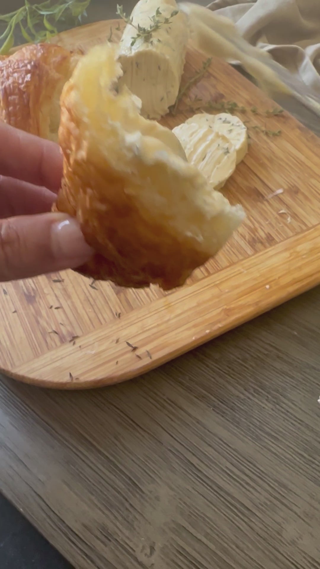 CLASSIC BUTTERY VEGAN CROISSANT BOX